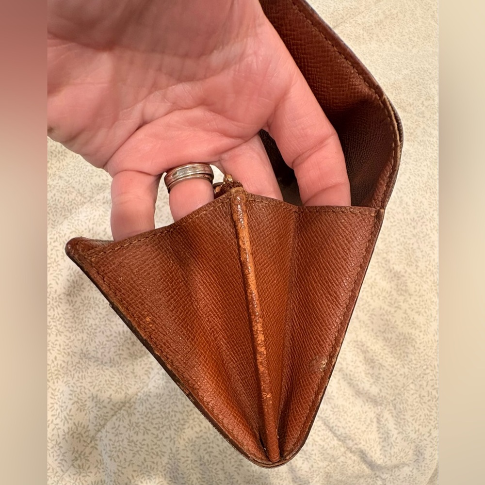 Authentic Vintage Louis Vuitton Wallet - Picture 7 of 16